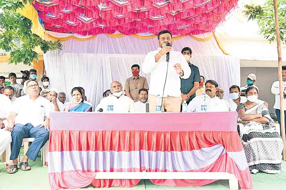 సంక్షేమం, అభివృద్ధికి సమ ప్రాధాన్యం