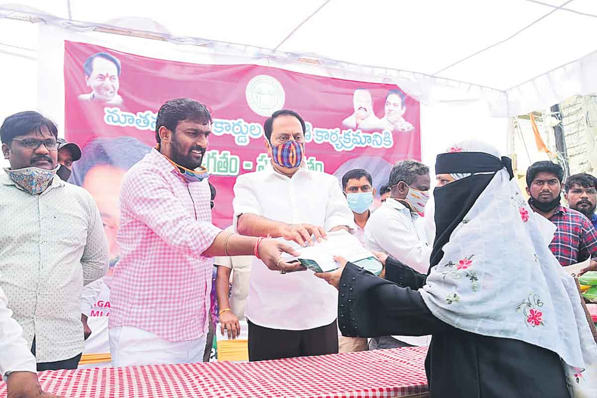 బీజేపీ, కాంగ్రెస్‌ పార్టీలను ప్రజలు నమ్మే స్థితిలో లేరు