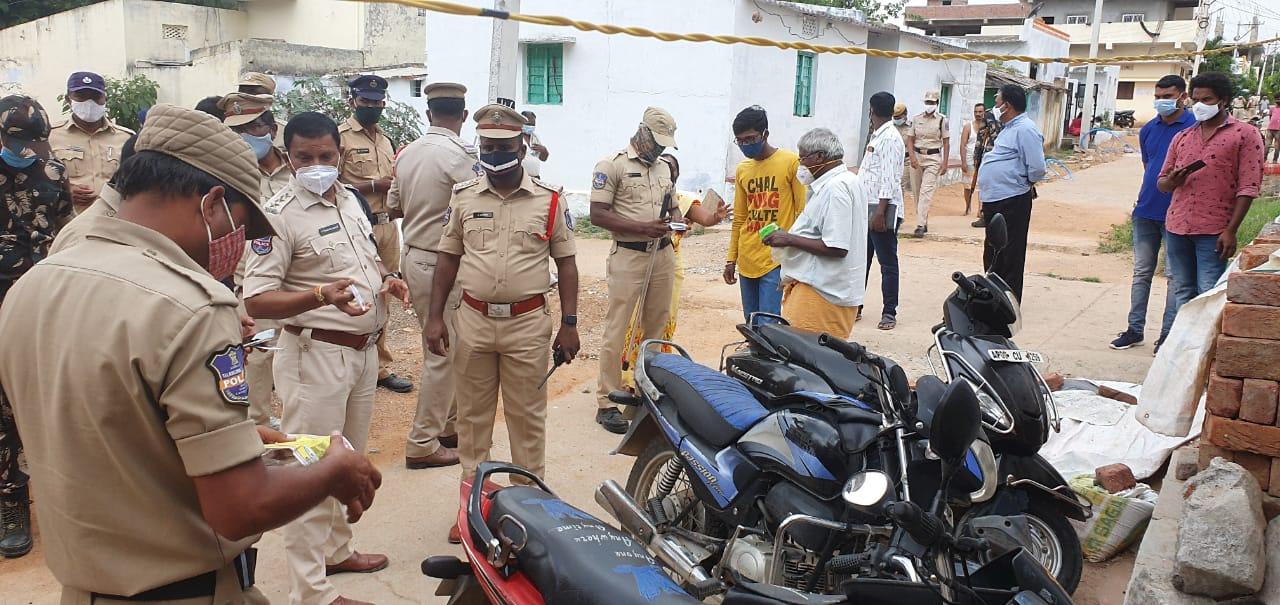 ఇబ్రహీంపట్నంలో కార్డెన్‌ సెర్చ్‌