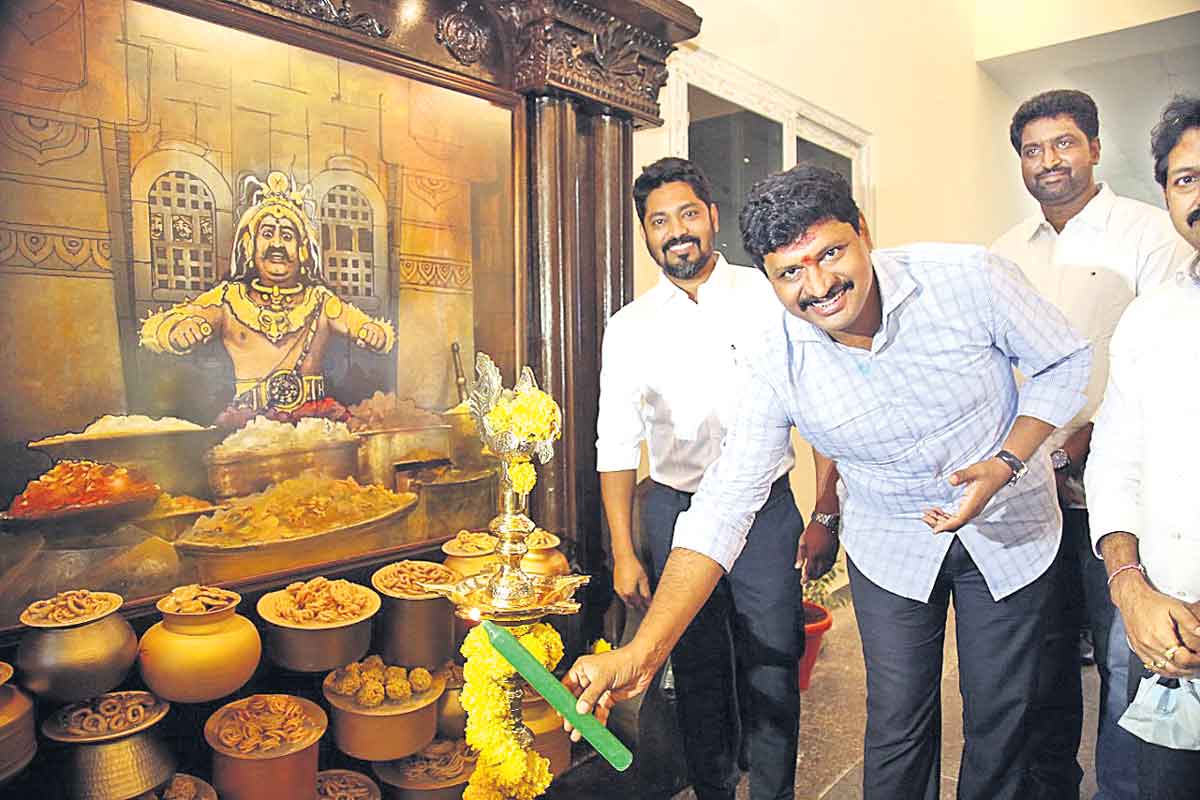 సంగీత్‌ చౌరస్తాలో వివాహ భోజనంబు