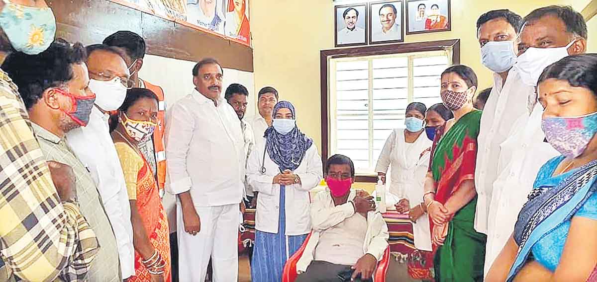 ప్రతి ఒక్కరూ టీకా వేయించుకోవాలి