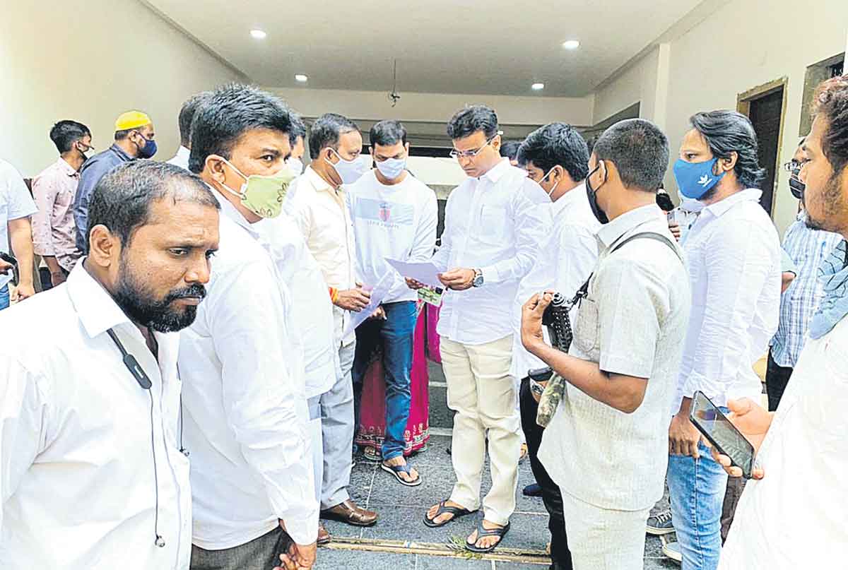 ప్రజా సమస్యల పరిష్కారానికి కృషి