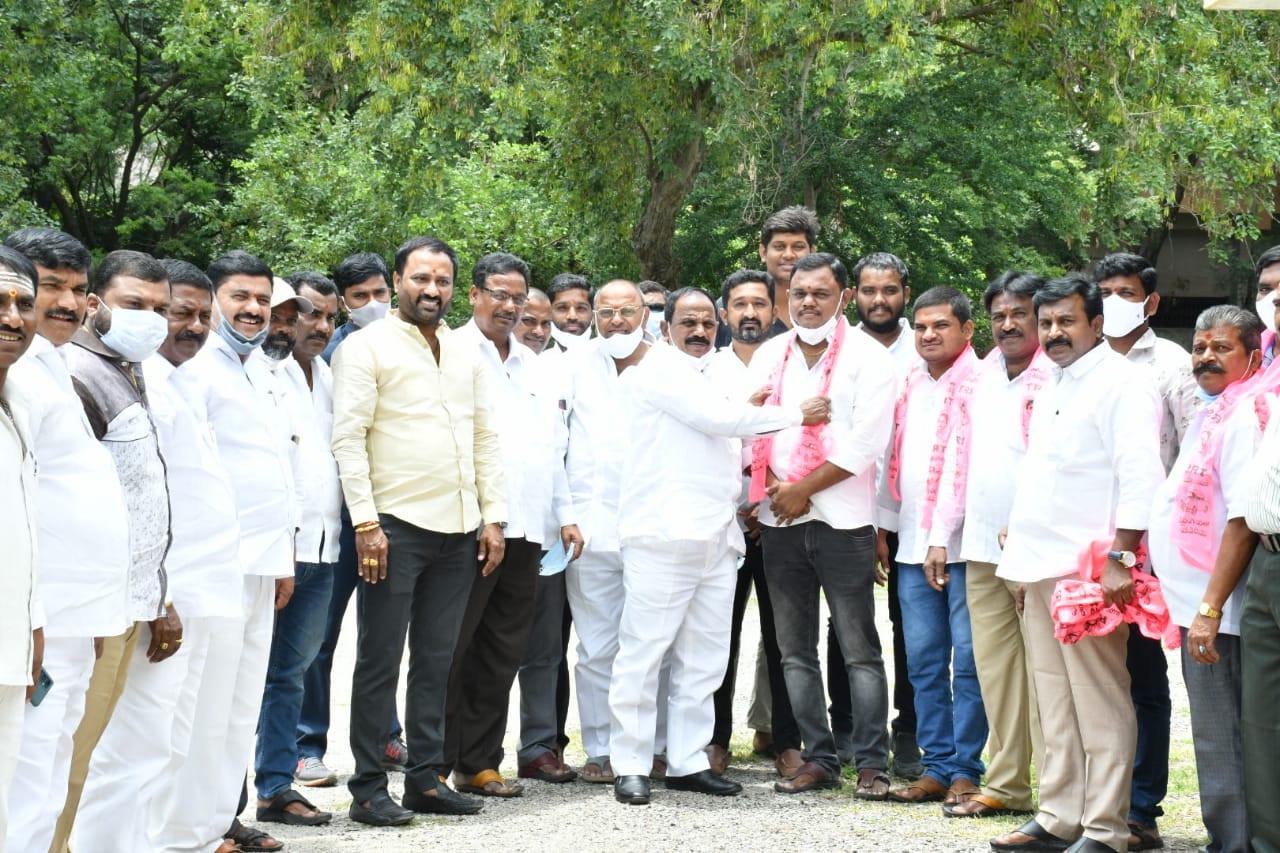 యువతకు ప్రాధాన్యత ఇస్తున్న సీఎం కేసీఆర్‌