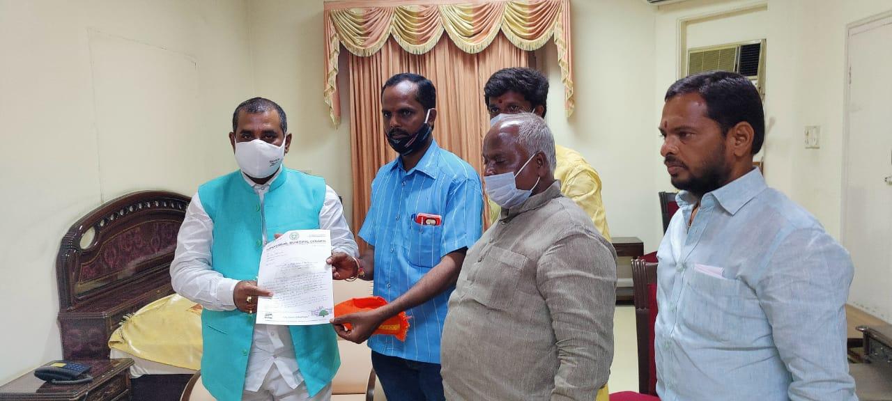 కమిషనర్‌పై చర్యలు తీసుకోవాలి