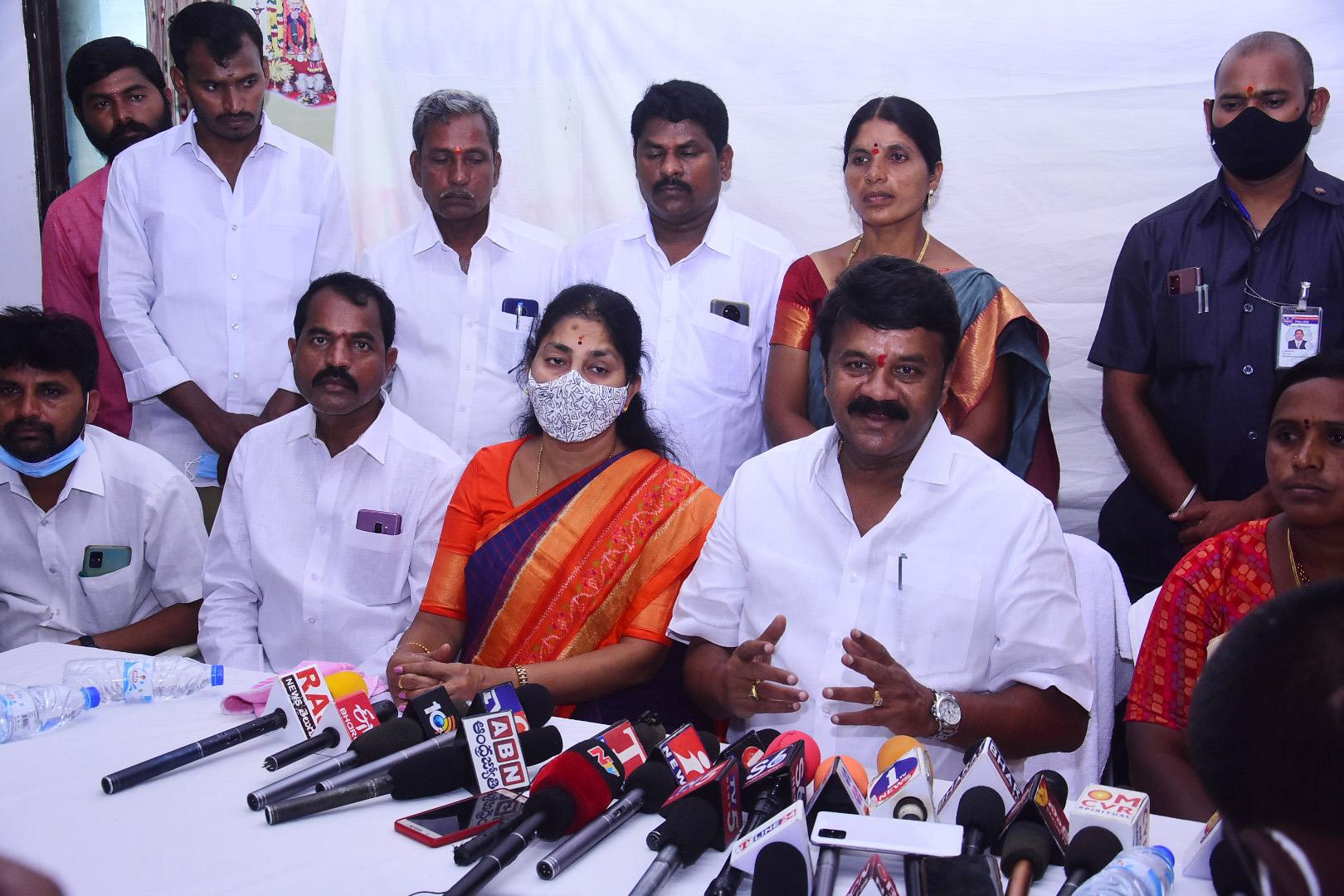 హుజురాబాద్‌ మాదే.. ఉద్యోగాలు ఇచ్చేది మేమే