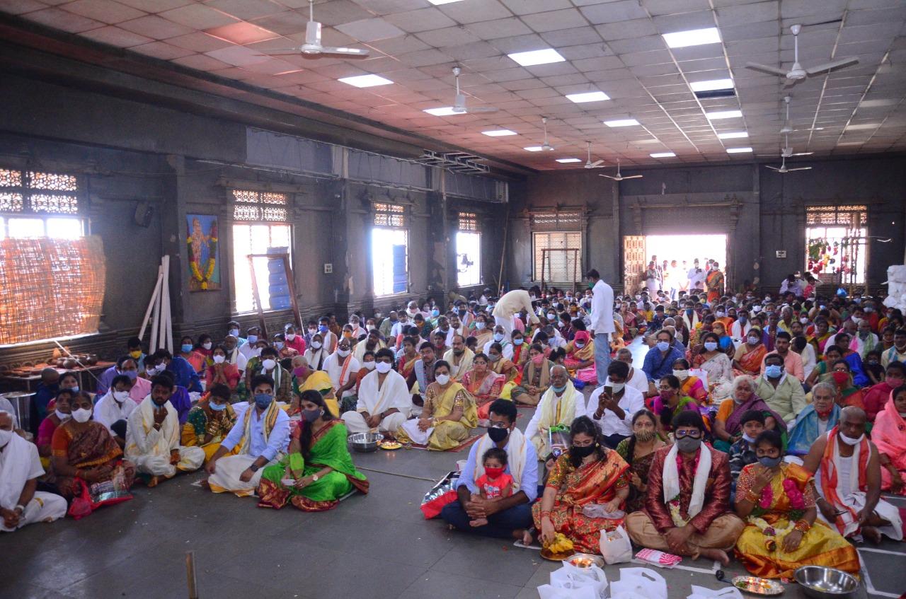 యాదాద్రిలో భక్తుల సందడి