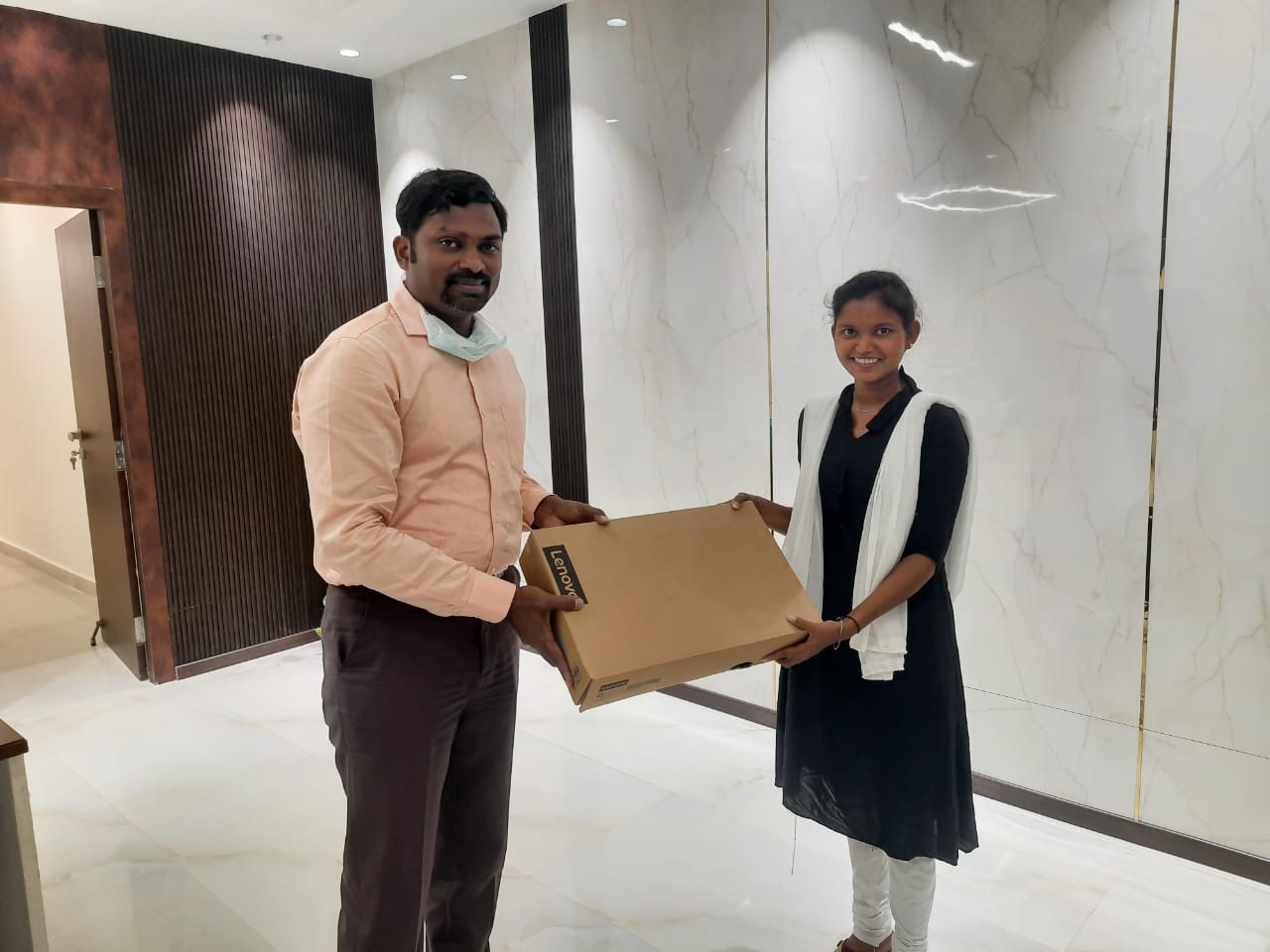 ‘చంద్రధన’ గ్రామం నుంచి అమెరికాకు..