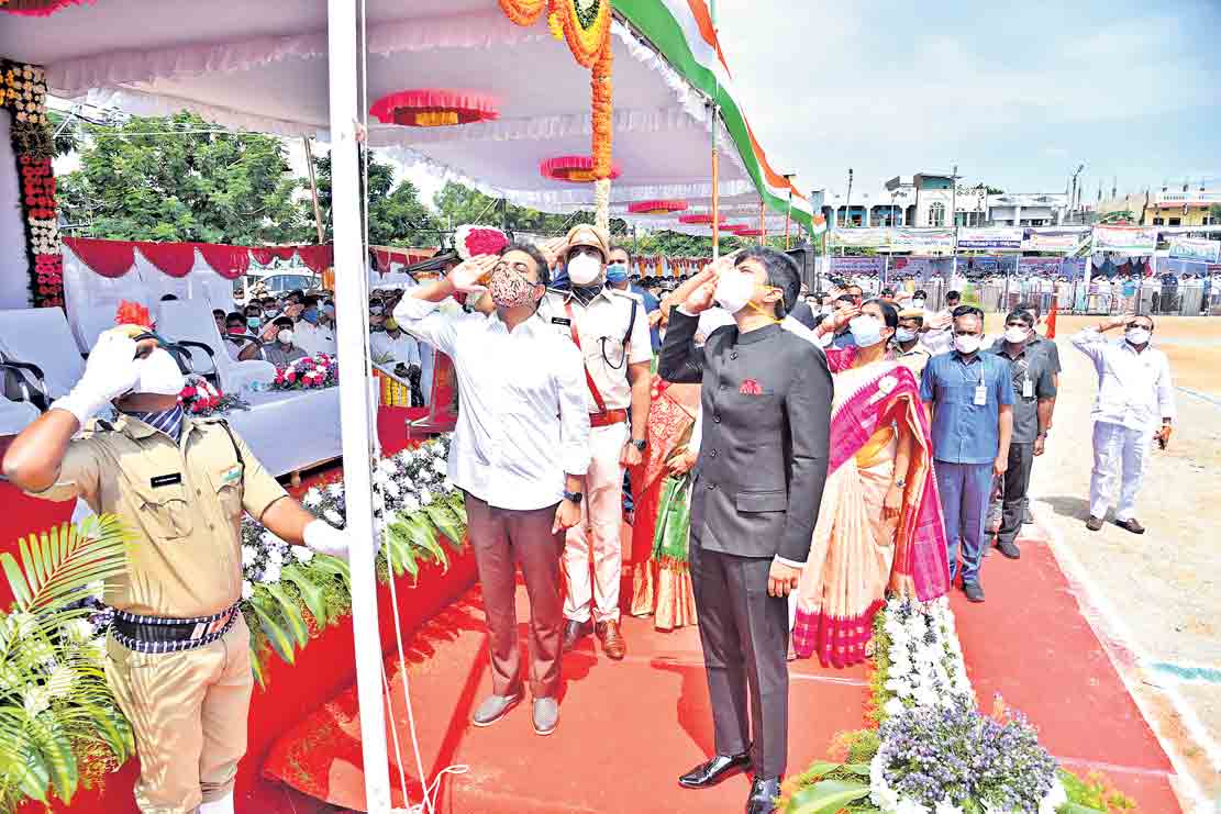 ఆర్థిక సాధికారతకే దళితబంధు