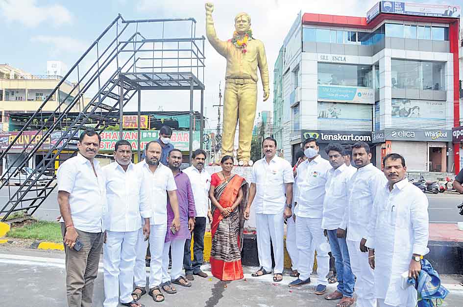 శ్రీకాంతాచారి త్యాగాన్ని ప్రజలు ఎప్పటికీ మరువలేరు