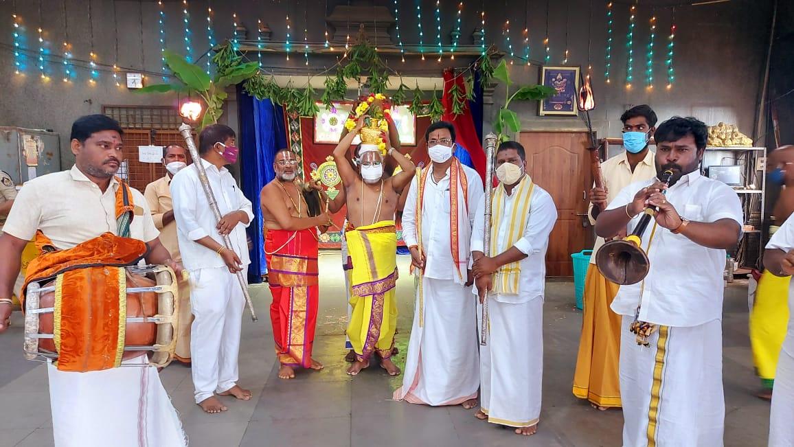 యాదాద్రిలో వైభవంగా అష్టోత్తర శతఘటాభిషేకం