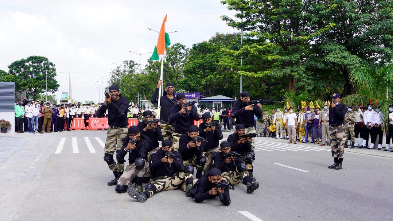 శంషాబాద్‌ ఎయిర్‌పోర్టులో ఘనంగా స్వాతంత్య్ర దినోత్సవ  వేడుకలు