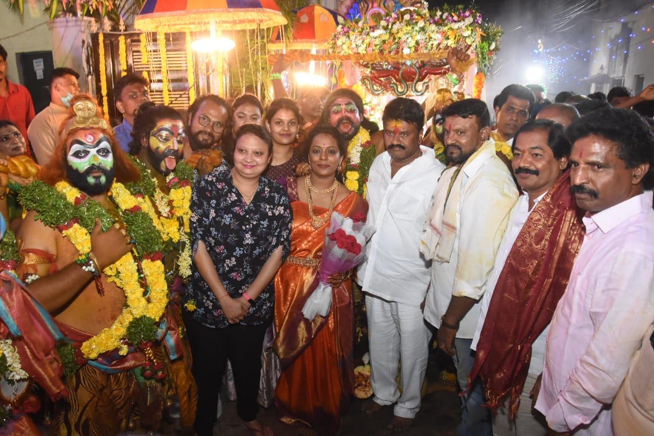 ఫలహారం బండ్లను ప్రారంభించిన మంత్రి తలసాని