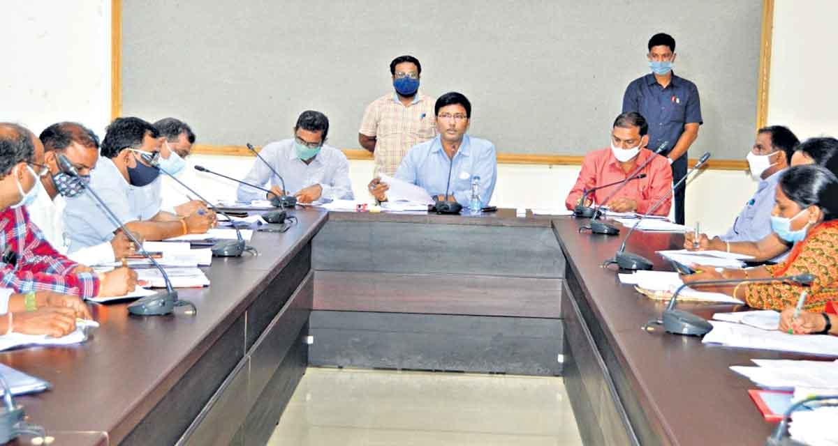 భూసమస్యల ఫిర్యాదులు తక్షణమే పరిష్కరించాలి