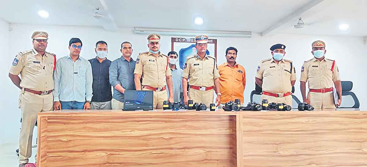 క్రైం రిపోర్టర్‌గా ఉద్యోగం ఇప్పిస్తా..