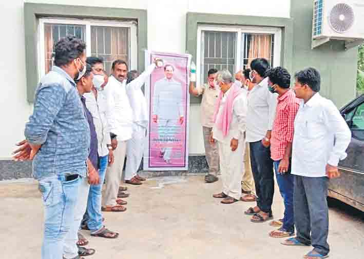 ప్రజా బాంధవుడు సీఎం కేసీఆర్‌