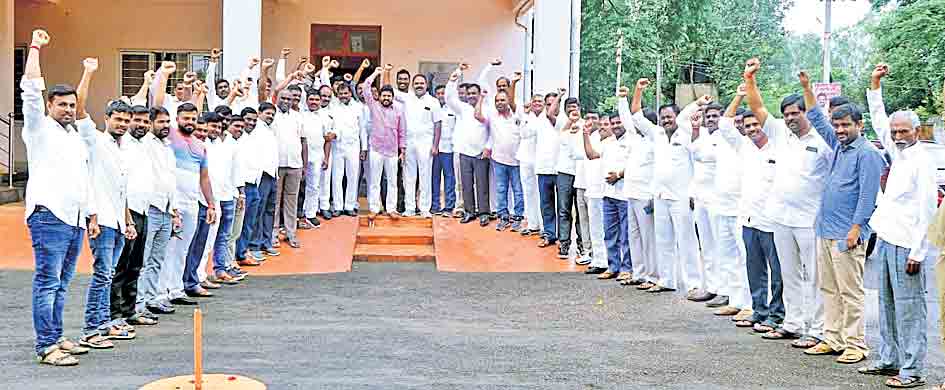 హుజూరాబాద్‌కు గులాబీదండు