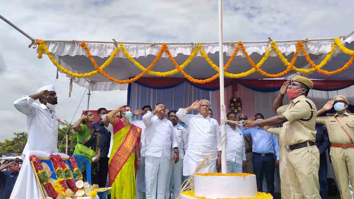 అభివృద్ధికి కంకణబద్ధులు కావాలి