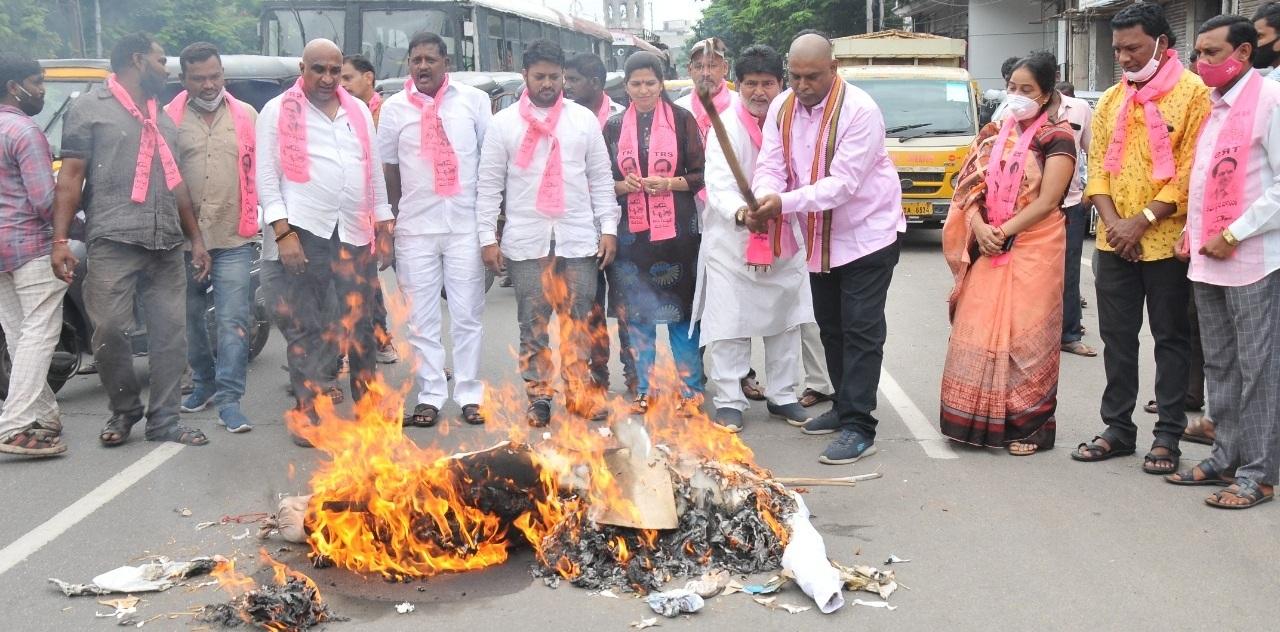 బండి సంజయ్‌ దిష్టిబొమ్మ దహనం
