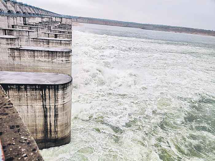 కాళేశ్వరం వద్ద గోదావరి ఉద్ధృతి