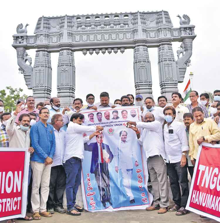 దళితబంధు ఆనందహేల