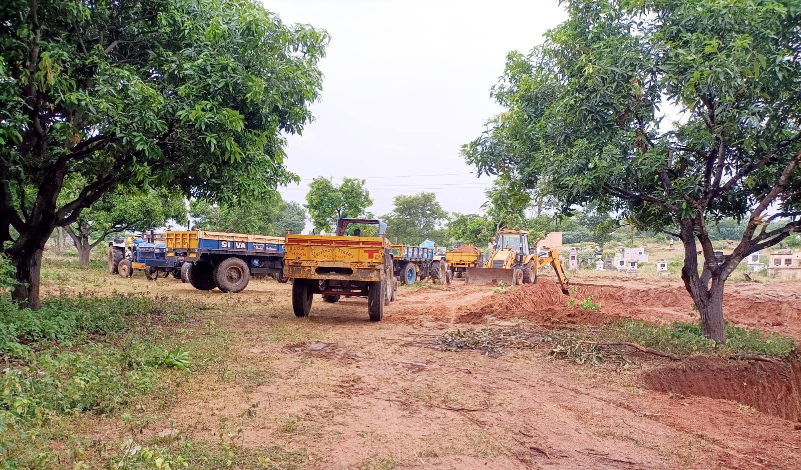 శ్మశాన వాటికలో అక్రమంగా మట్టి తవ్వకాలు