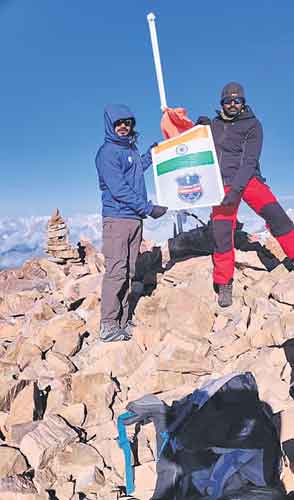 మౌంట్‌ యునామ్‌ను అధిరోహించిన మహిపాల్‌రెడ్డి