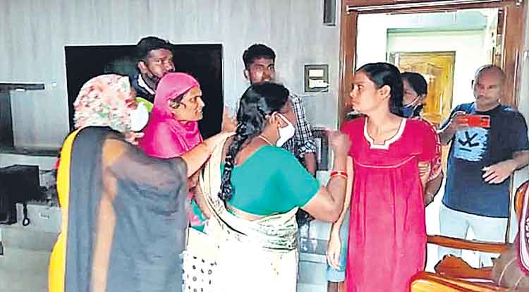 ఉద్యోగాల పేరిట మోసం