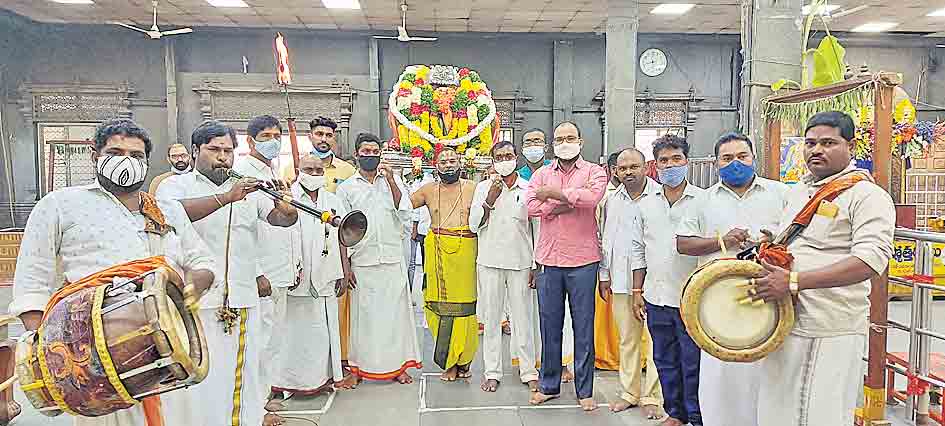 కోర్కెలు తీర్చే కల్పవల్లి ‘వరలక్ష్మి’