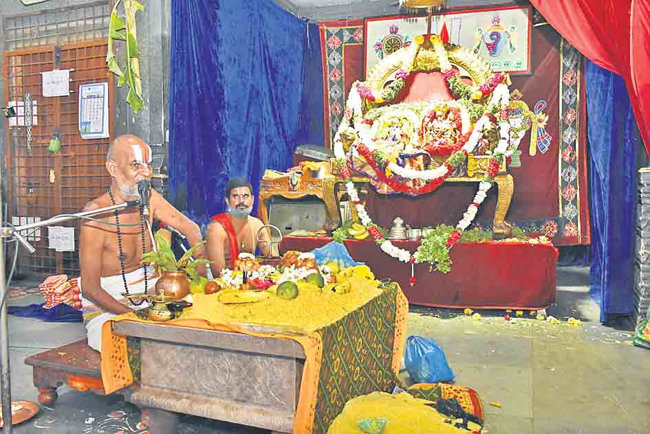 హరిహరులకు ప్రత్యేక పూజలు