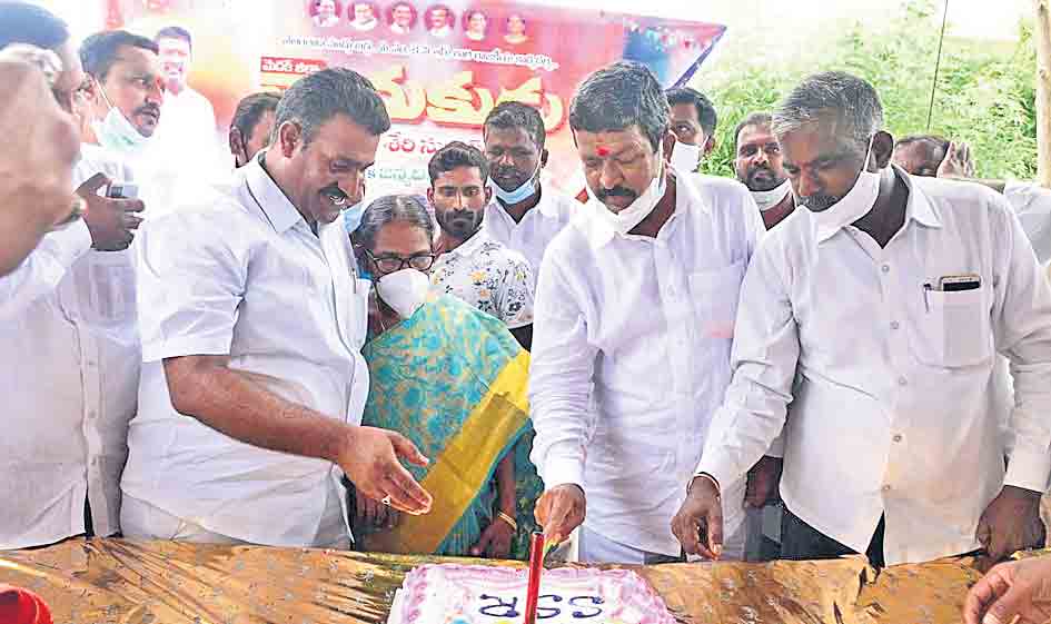 ఎమ్యెల్సీ శేరి సుభాశ్‌రెడ్డి పుట్టినరోజు వెల్లువ