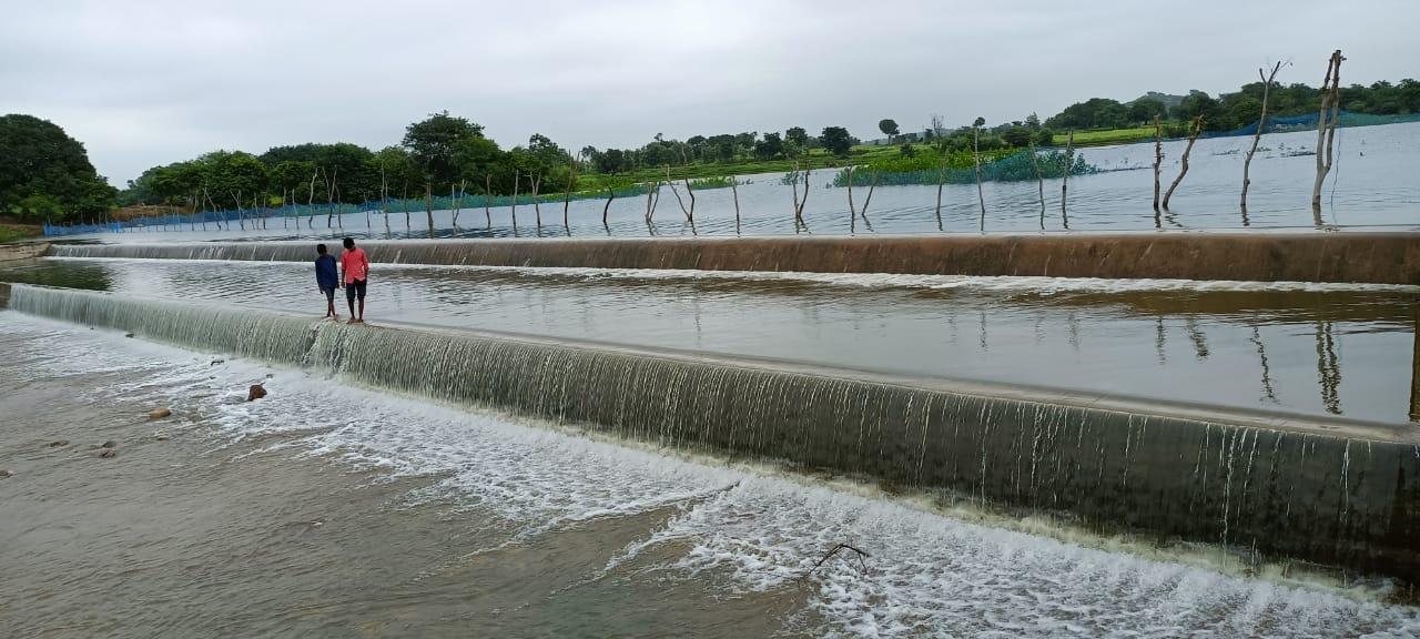 vikrabad | అలుగు పారుతున్న కాకరవాణి ప్రాజెక్టు