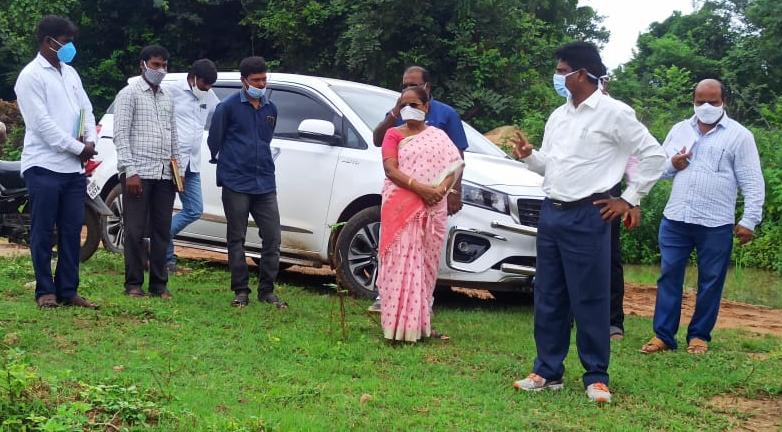 అభివృద్ధి కార్యక్రమాల్లో నిర్లక్ష్యం వద్దు.. వికారాబాద్‌  అడిషనల్‌ కలెక్టర్‌ చంద్రయ్య