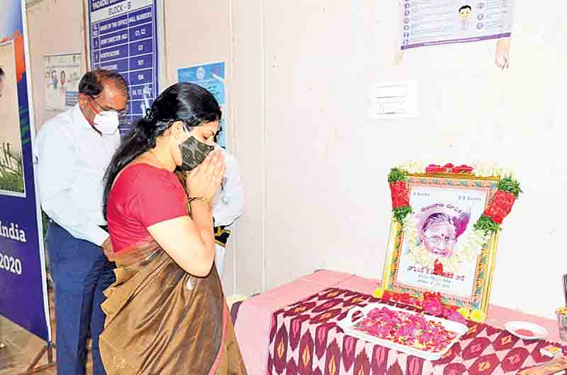 సార్‌ను ఆదర్శంగా తీసుకోవాలి