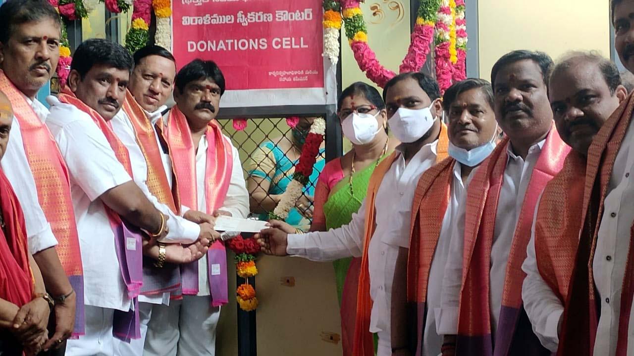 దాతల చేయూతతోనే ఆలయాల అభివృద్ధి