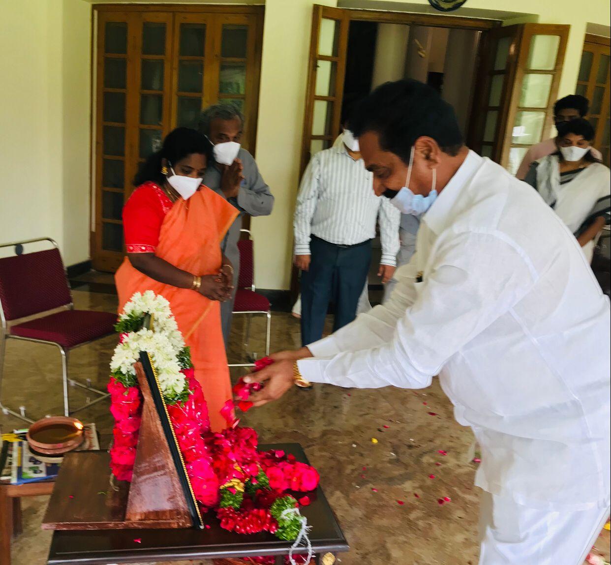 గవర్నర్‌ను పరామర్శించిన తీగల కృష్ణారెడ్డి