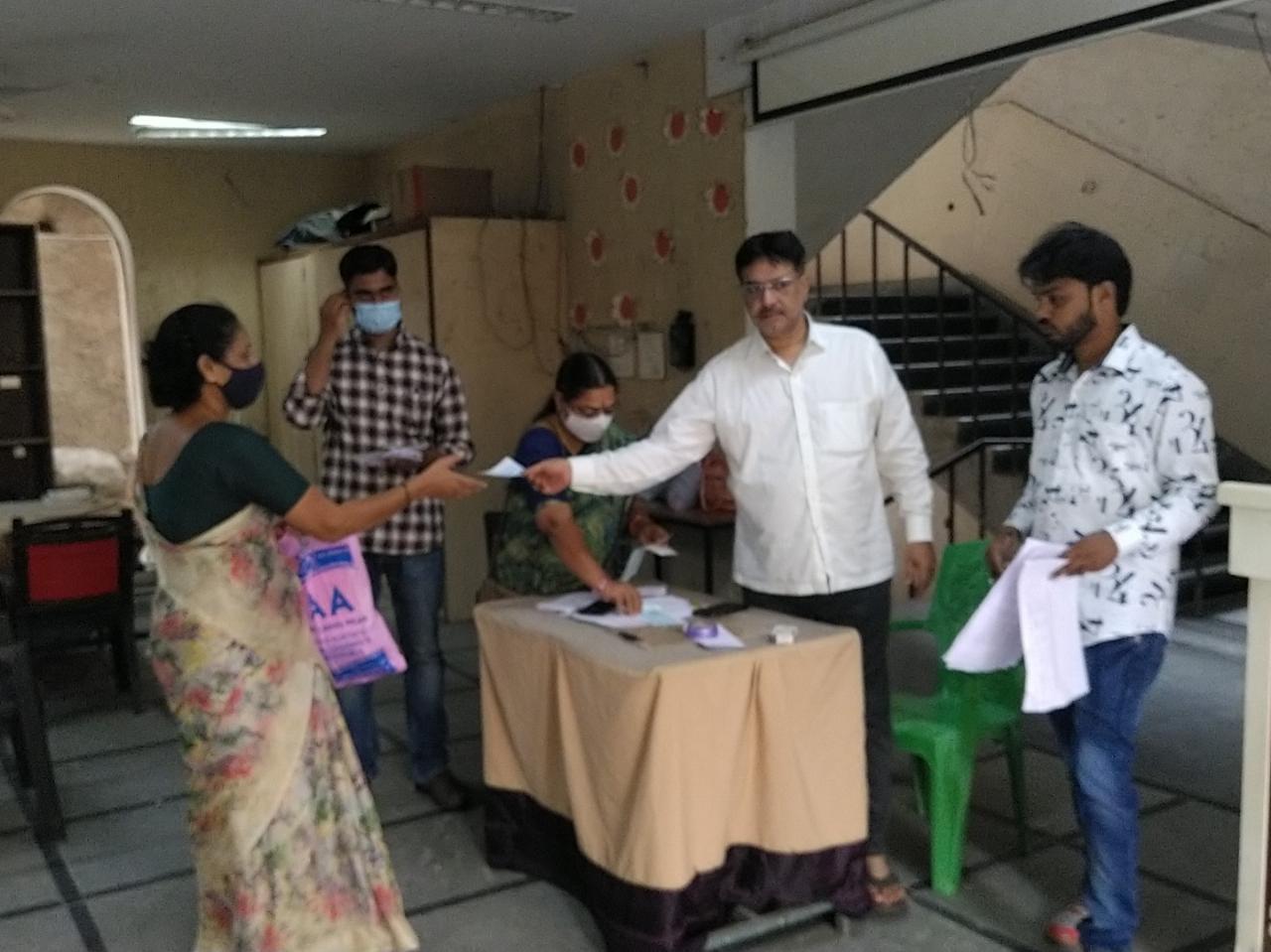 షాదీముబారక్‌, కల్యాణలక్ష్మి చెక్కుల పంపిణీ