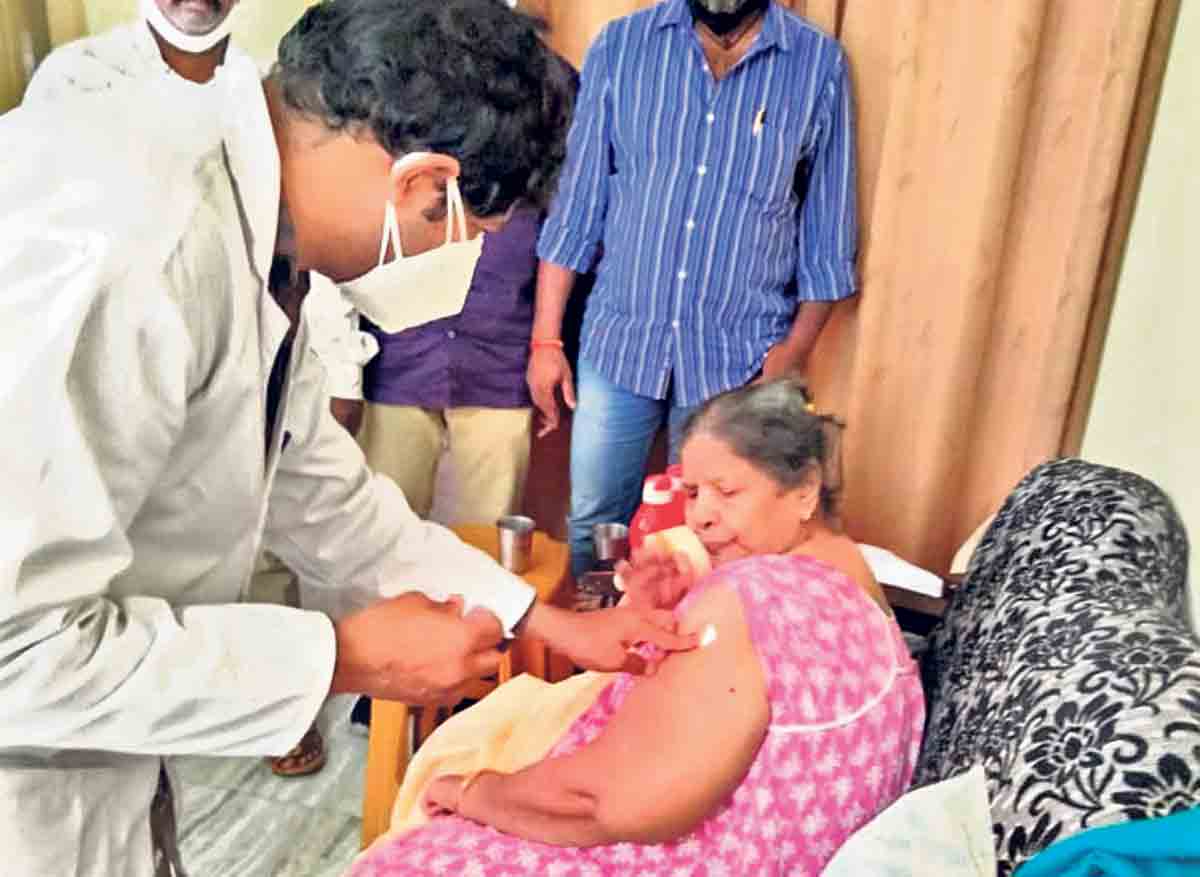 గ్రేటర్‌లో వందశాతం కరోనా వ్యాక్సిన్‌