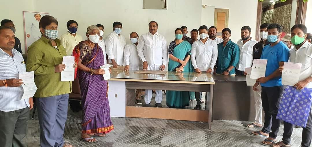 నిరుపేదలకు అండగా సీఎం సహాయనిధి: విప్‌ గాంధీ