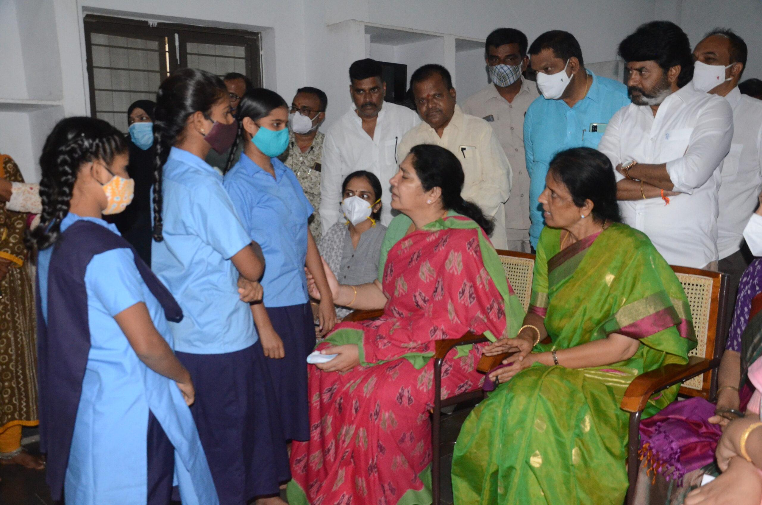 అనాధలకు ప్ర‌భుత్వ‌మే అమ్మానాన్న‌:మంత్రులు స‌త్య‌వ‌తి, స‌బితారెడ్డి