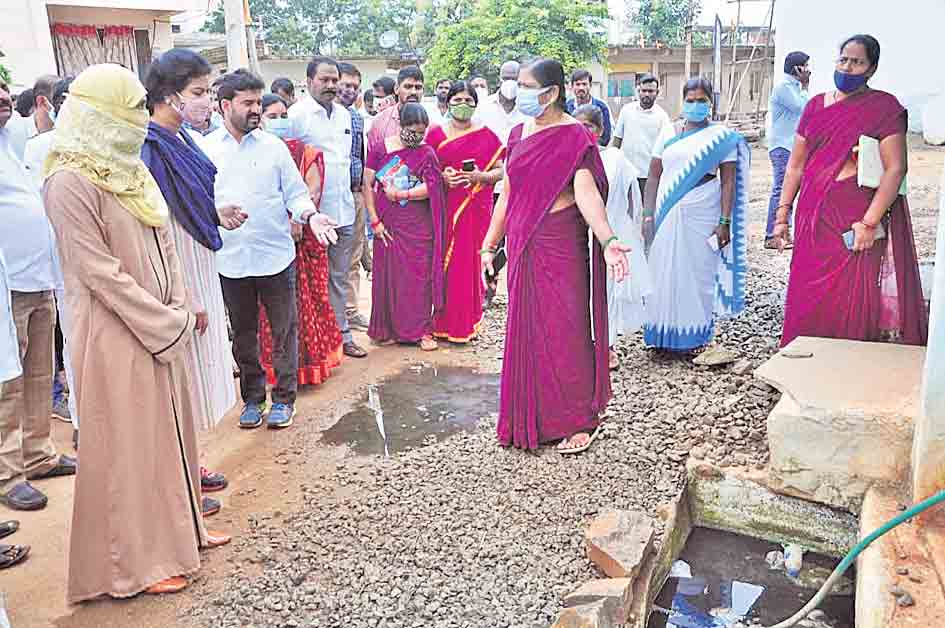 సమస్యలను ఎప్పటికప్పుడు పరిష్కరించాలి