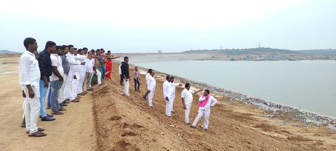 బస్వాపురం రిజర్వాయర్‌ను సందర్శించిన నాయకులు