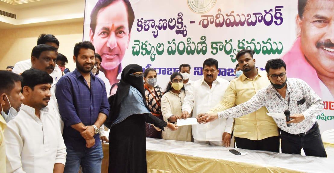 సంక్షేమ పథకాల అమలులో దేశానికి తెలంగాణ రోల్‌మాడల్‌ : ఎమ్మెల్యే ముఠా గోపాల్‌