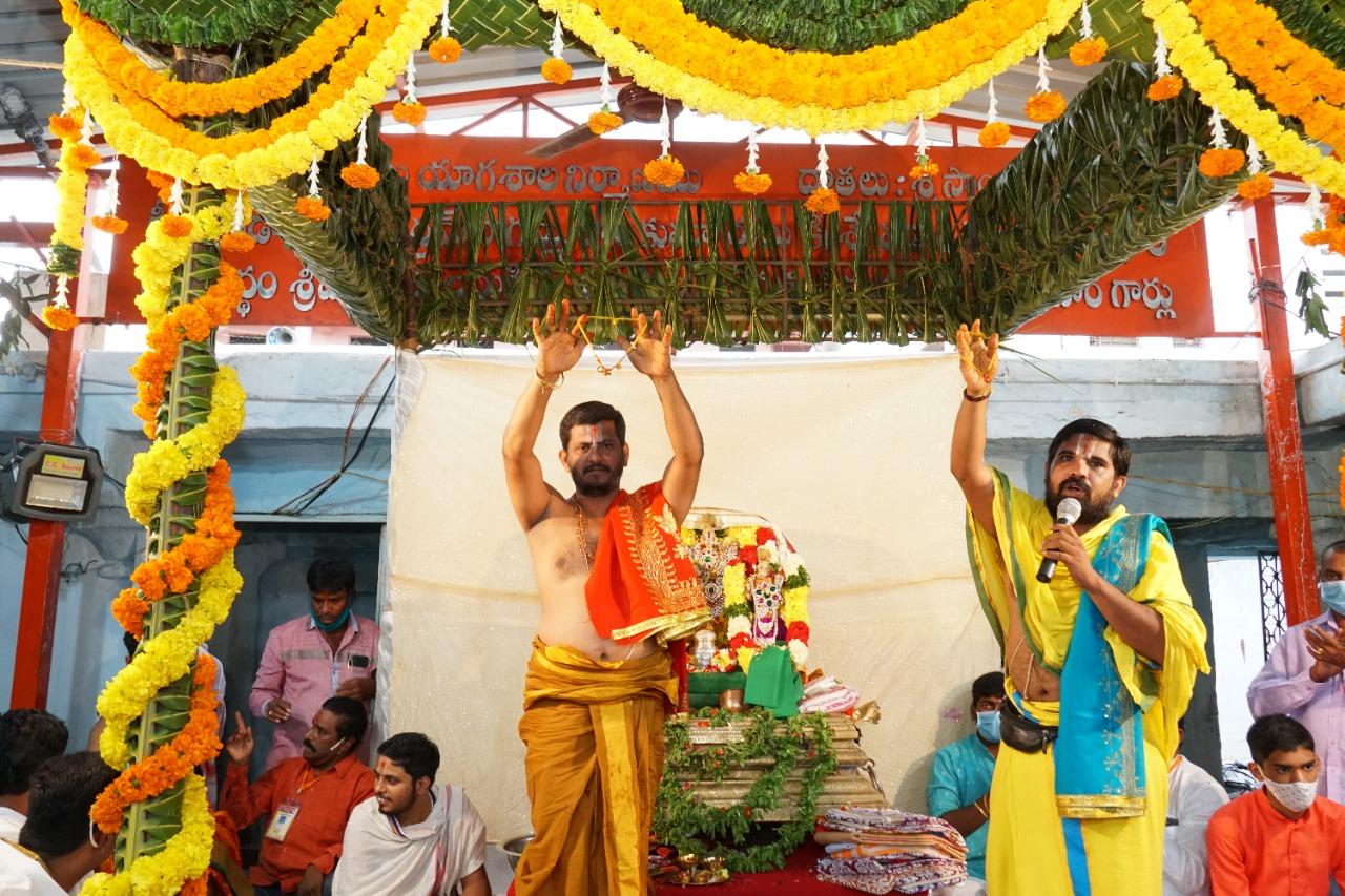 ఆసిఫ్‌నగర్‌ దాయీబాగ్‌ హనుమాన్‌బాలాజీ ఆలయంలో కళ్యాణోత్సవం