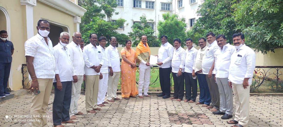 రైతుల సమస్యల పరిష్కారానికి కృషి..      ఎమ్మెల్యే కొప్పుల మహేశ్‌రెడ్డి