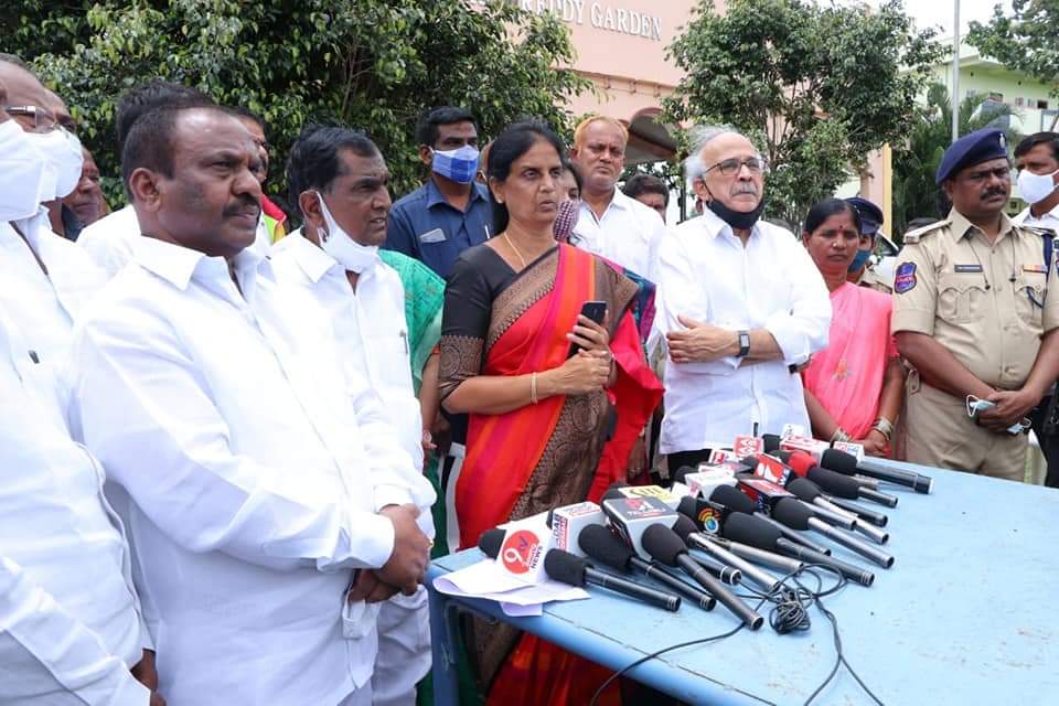 కాంగ్రెస్ పెద్ద మనిషి అవగాహన లేకుండ మాట్లాడుతున్నారు.. మంత్రి సబితా ఇంద్రారెడ్డి