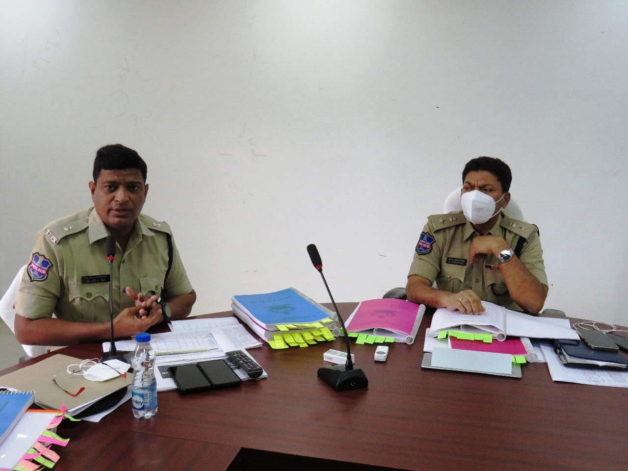 పెండింగ్‌ కేసులను త్వరగా పరిష్కరించాలి        వికారాబాద్‌ జిల్లా ఎస్పీ నారాయణ