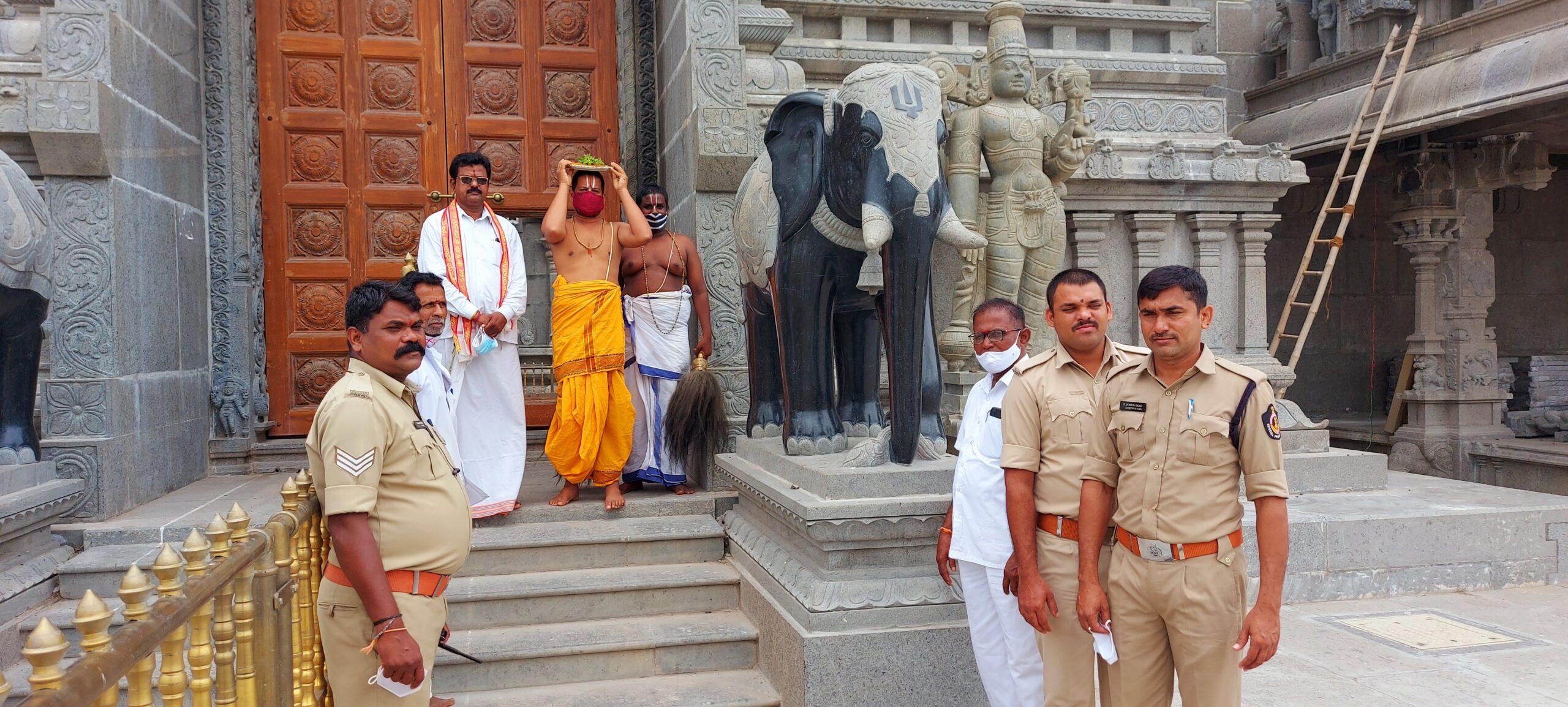 యాదాద్రి: శ్రీవారి ఖజానాకు రూ. 10,60,675 ఆదాయం