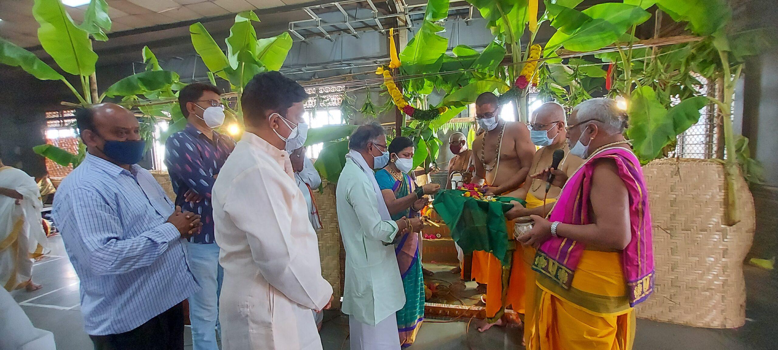 యాదాద్రి: యాదాద్రీశుడికి ప్రత్యేక పూజలు