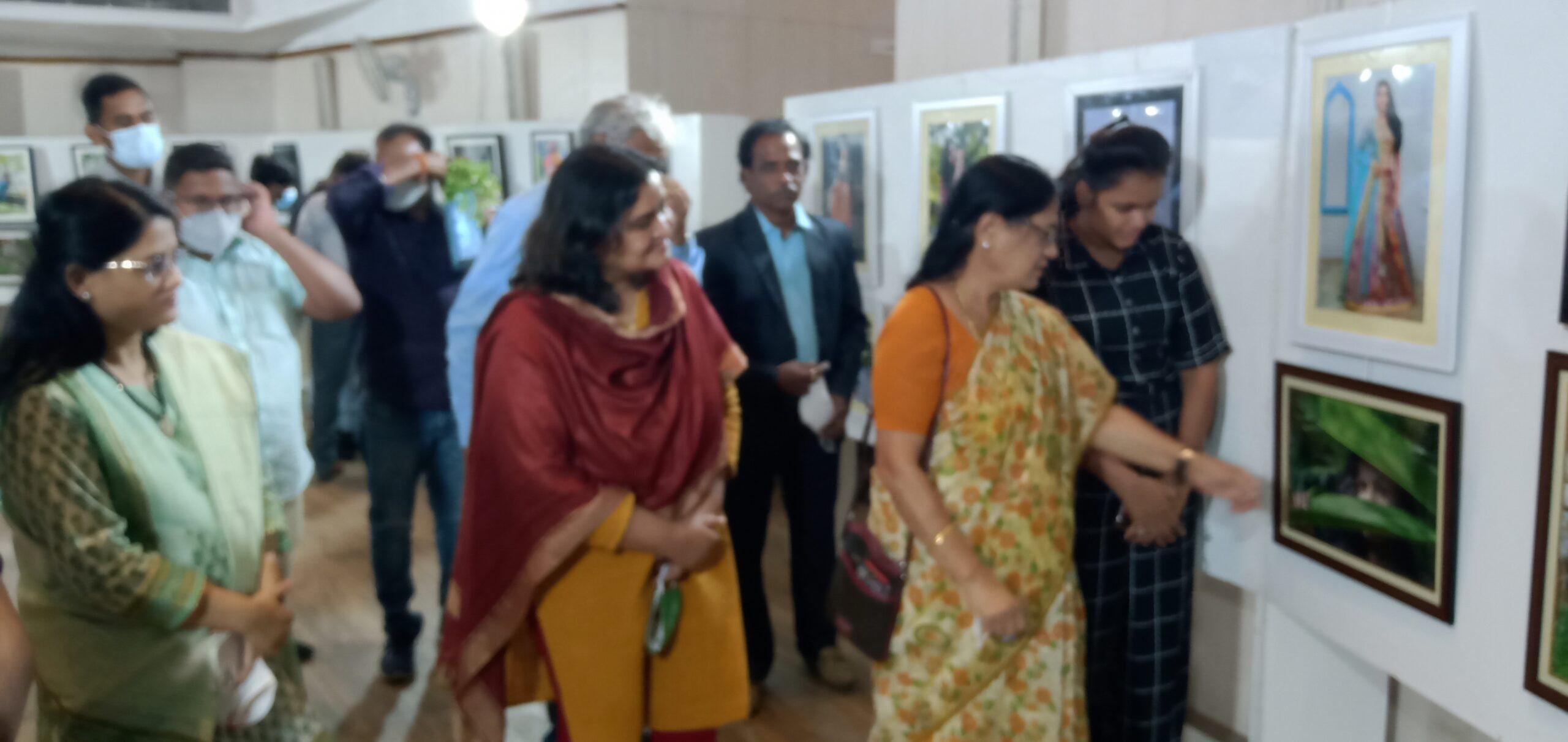 ఫోటోగ్రఫీతో జ్ఞాపకాలు పదిలం : ఎంఎల్‌సీ వాణిదేవి