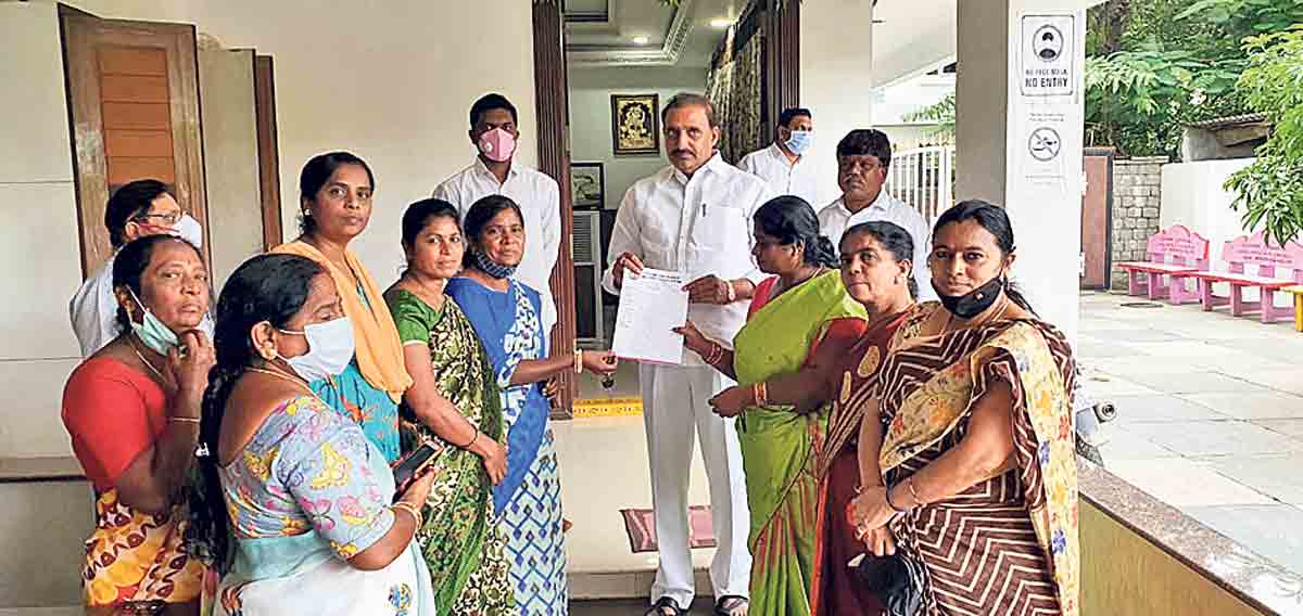 మహిళా భవన్‌ నిర్మాణానికి కృషి